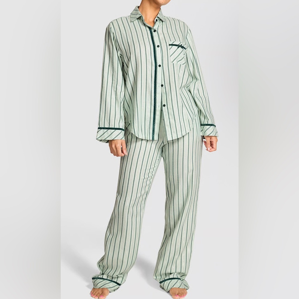 VICTORIA SECRET PINK
FLANNEL LONG PAJAMA SET